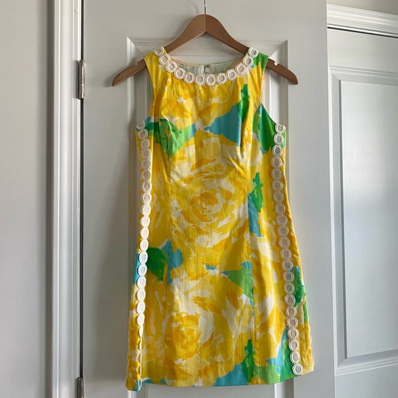 LIKE NEW Lilly Pulitzer Mila First Impression in Sunglow Yellow Mila Shift Dress - Picture 3 of 4